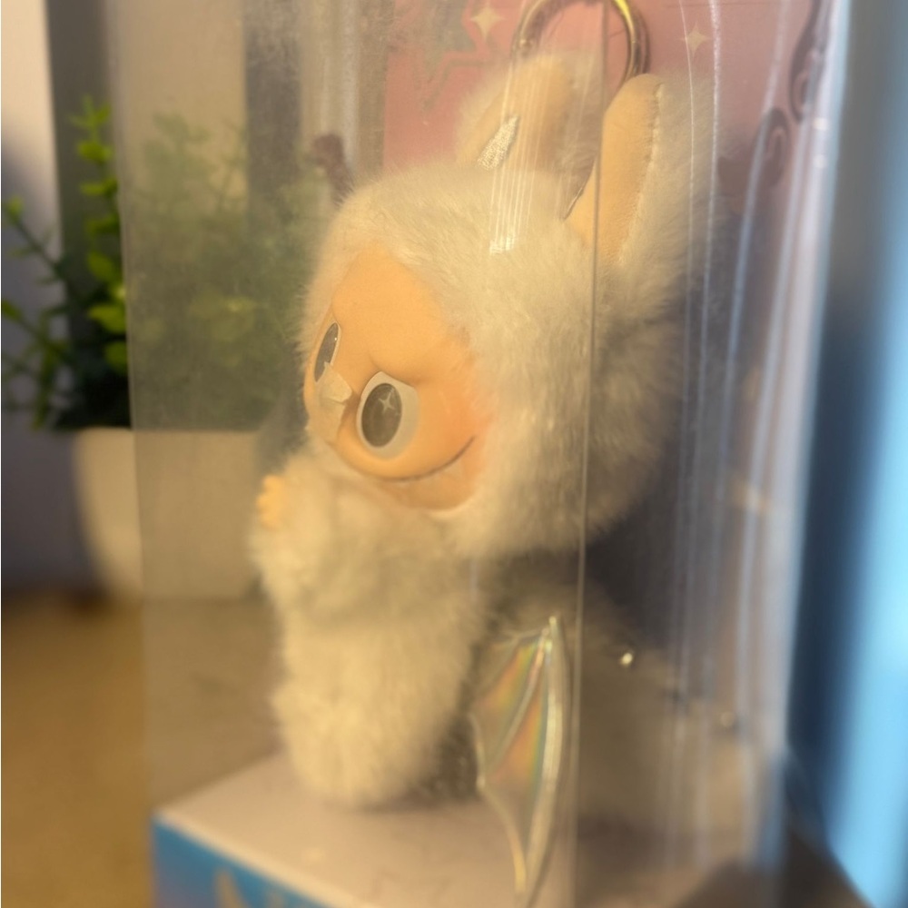 Adorable White angel in cloud zimomo